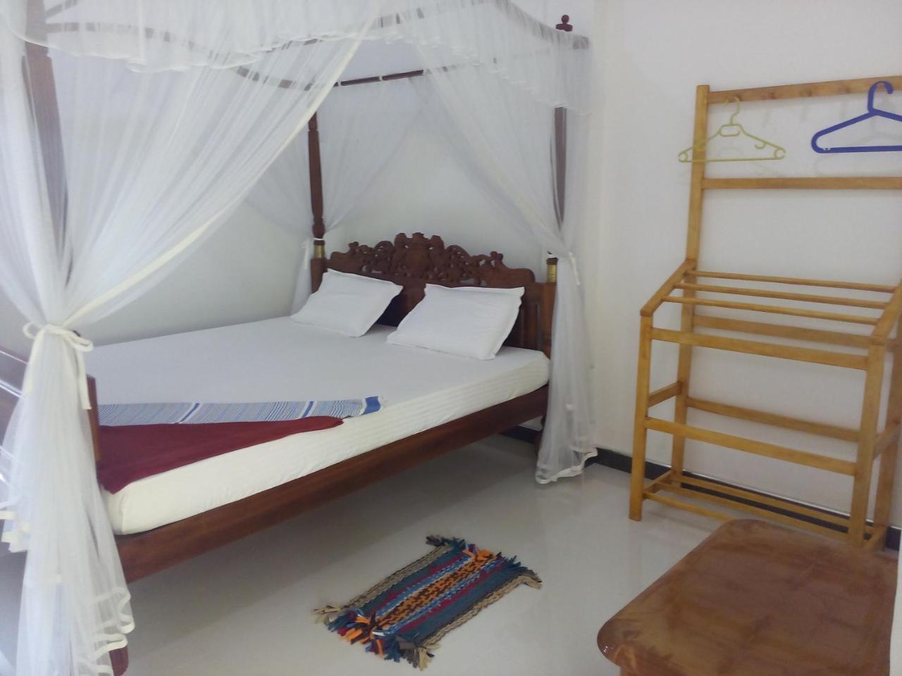 Lionka Guesthouse Mirissa Exterior photo