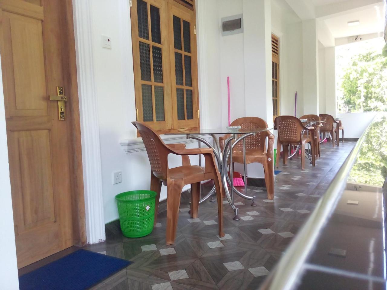 Lionka Guesthouse Mirissa Exterior photo