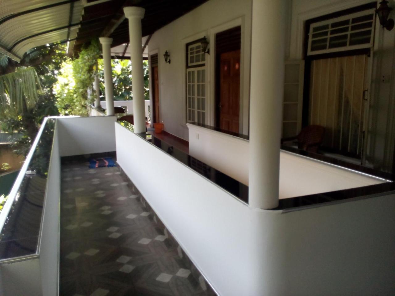 Lionka Guesthouse Mirissa Exterior photo
