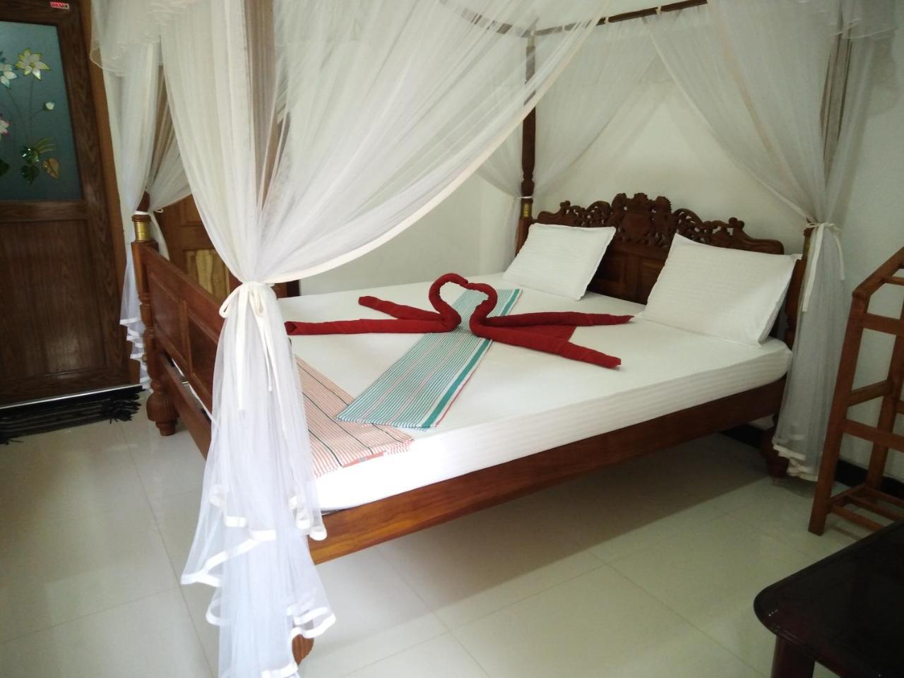 Lionka Guesthouse Mirissa Exterior photo